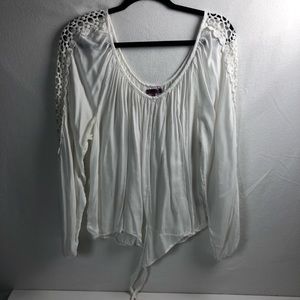 Mimi | White Peasant Top | Crocheted Sleeve Detail